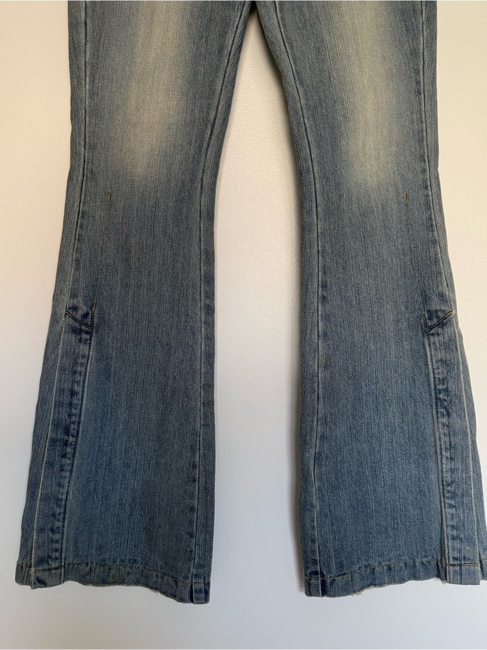 Matin Kim Y2K Flare Side Snap Faded Bootcut Jeans - Picture 3 of 10